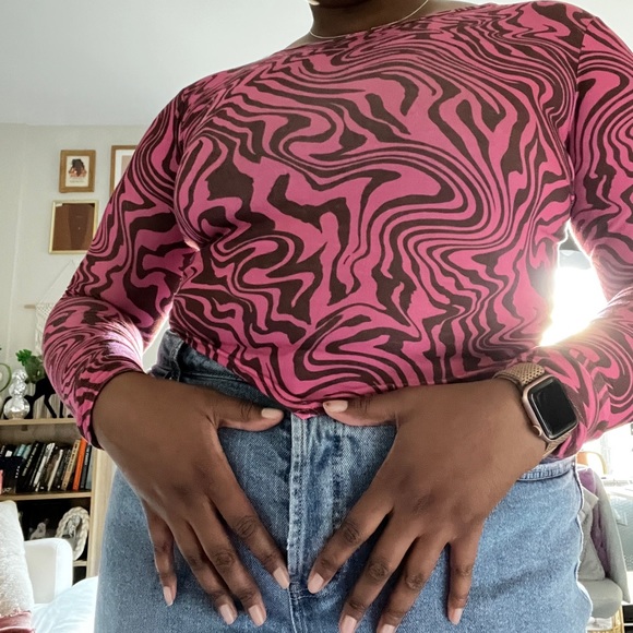 ASOS Curve pink handkerchief style cropped long sleeve - Picture 3 of 3
